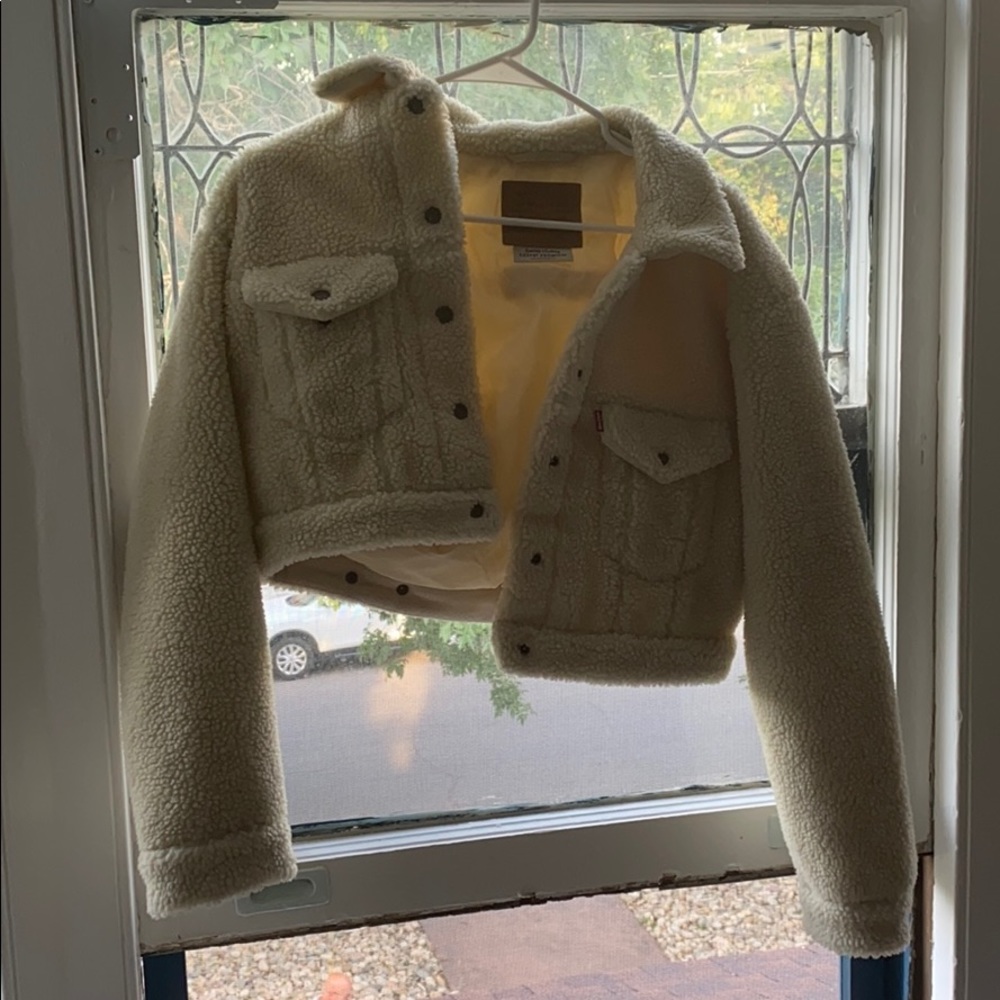 Levi’s cropped Sherpa jacket